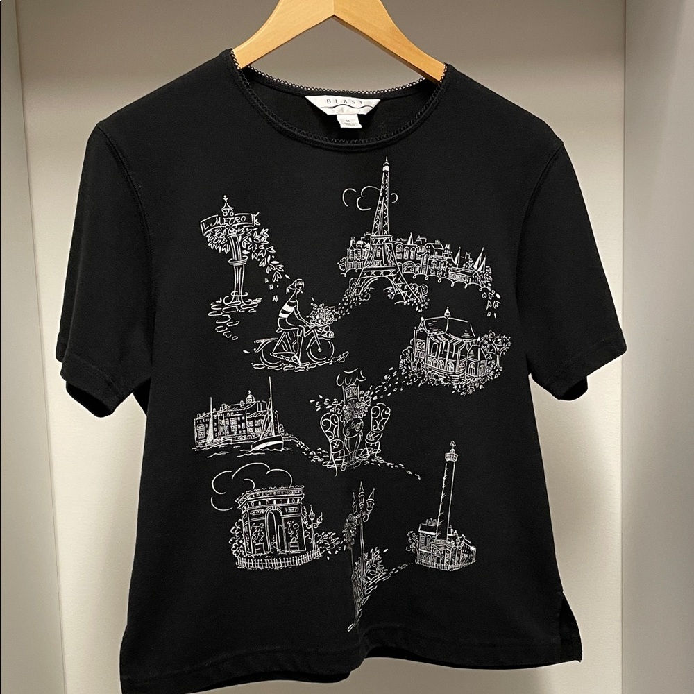 Women’s Black Tee with White Parisian Scene Detailed Neckline Side Seam Vent Hem
